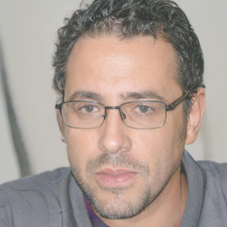 Portrait de Marc Dubois, directeur des stratégies financières chez quintharivosa